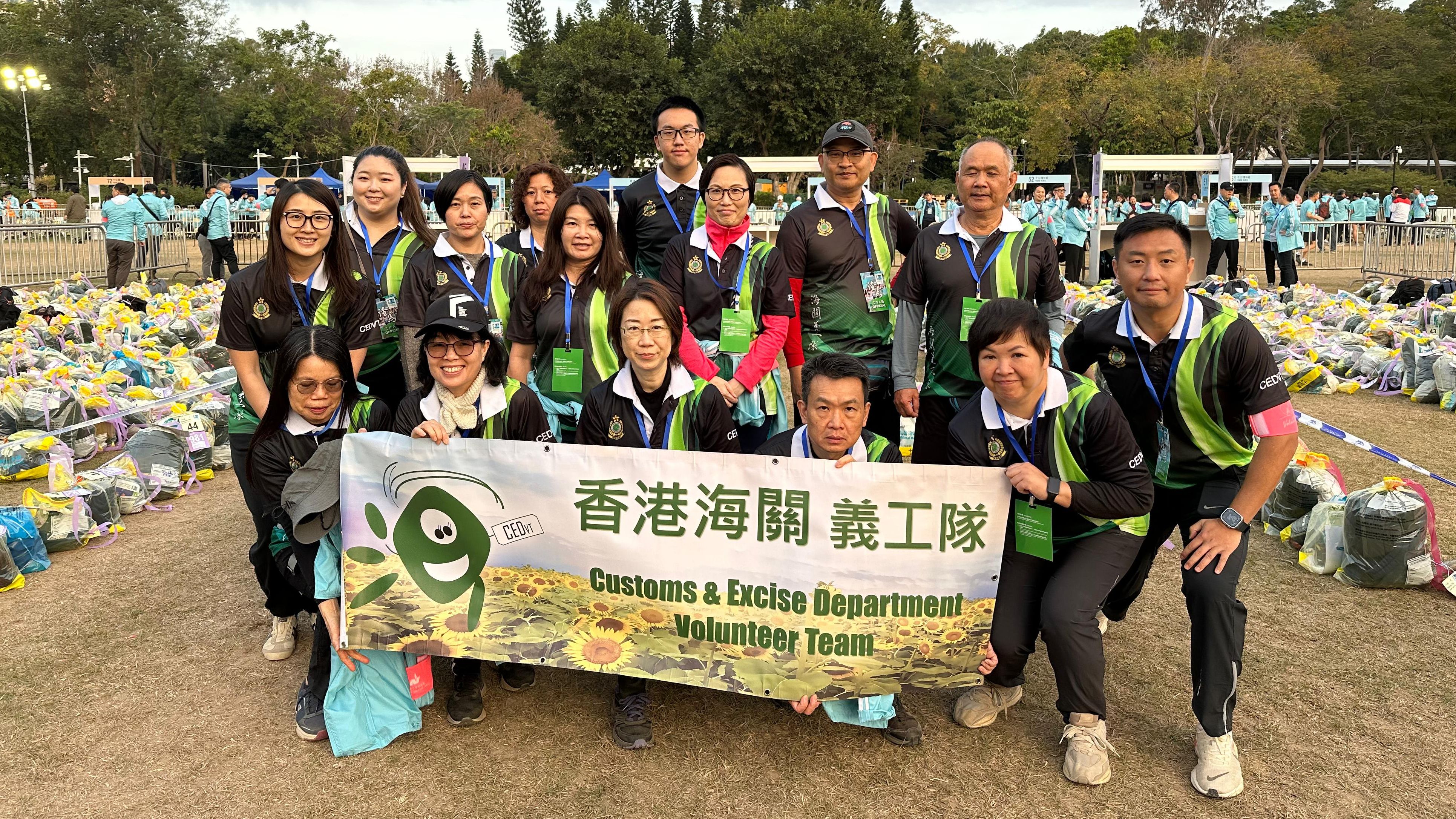 C&ED Volunteer Team Fully Supports Standard Chartered Hong Kong Marathon 2024 