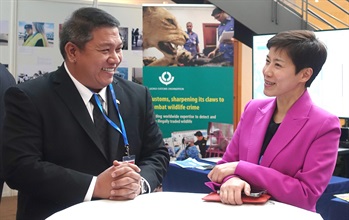 The Commissioner of Customs and Excise, Ms Louise Ho (right), shares her perspectives with the Commissioner of Bureau of Customs of the Republic of the Philippines, Mr Bienvenido Y Rubio (left), during the 143rd/144th Sessions of the Customs Co-operation Council of the World Customs Organization.