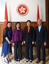 The Commissioner of Customs and Excise, Ms Louise Ho, led a delegation to visit the Hong Kong Economic and Trade Office in Brussels. Photo shows Ms Ho (second right) with the Special Representative for Hong Kong Economics and Trade Affairs to the European Union, Ms Shirley Yung (second left).