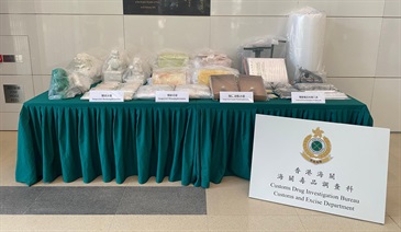 Hong Kong Customs mounted a joint operation with the Australian Border Force and the Australian Federal Police against drug trafficking activities by air consignments in June. During the operation, the authorities of the two places intercepted four air consignments that were used to conceal a total of about 13.5 kilograms of suspected methamphetamine and about 6kg of suspected cocaine. Of the total seizure, about 12.5kg of suspected methamphetamine with an estimated market value of about $6.8 million was seized by Hong Kong Customs. Photo shows the suspected methamphetamine and drug packaging paraphernalia seized by Hong Kong Customs.