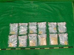 Hong Kong Customs on July 19 and 20 detected two incoming passenger drug trafficking cases at Hong Kong International Airport and seized a total of about 1 kilogram of suspected cocaine and 7kg of suspected 3,4-methylenedioxymethamphetamine (MDMA) with a total estimated market value of about $2 million. Photo shows the suspected cocaine seized by Customs officers in the first case.