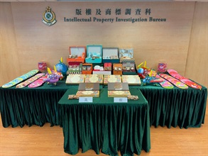 Hong Kong Customs mounted a special enforcement operation between August 28 and September 9 to combat the sale of counterfeit mooncakes and festive goods. A total of 26 boxes of suspected counterfeit mooncakes and over 560 items of suspected counterfeit goods, with a total estimated market value of about $28,000, were seized. Photo shows some of the suspected counterfeit mooncakes and lanterns seized, along with authentic mooncakes provided by trademark owner.