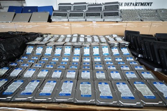 Hong Kong Customs mounted a special operation codenamed "Sea Guardian" in August and September, with three suspected smuggling cases involving ocean-going vessels detected. A large batch of suspected smuggled electronic goods with a total estimated market value of about $500 million was seized. Photo shows the suspected smuggled random-access memory seized.