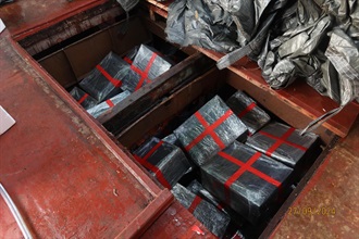 Hong Kong Customs yesterday (September 27) detected a large-scale illicit cigarette smuggling case in the waters off Po Toi Island and seized about 10 million suspected illicit cigarettes, with an estimated market value of about $45 million and a duty potential of about $33 million, on board a fishing vessel. Photo shows some of the suspected illicit cigarettes inside the compartments of the vessel.