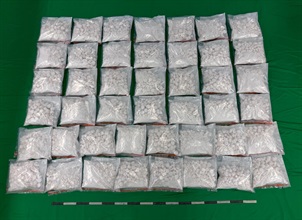 Hong Kong Customs seized about 88 kilograms of suspected methamphetamine with an estimated market value of about $44 million at Hong Kong International Airport yesterday (October 5). Photo shows the suspected methamphetamine seized.