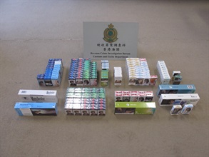 Hong Kong Customs yesterday and today (October 8 and 9) detected two suspected illicit cigarette distribution cases in Kwai Chung and Wong Tai Sin. Photo shows the suspected illicit cigarettes seized in the second case.