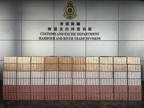 Hong Kong Customs stepped up efforts to combat illicit cigarette smuggling activities by sea. Through risk assessment and intelligence analysis, four related cases involving sea containers were detected from October 3 to 21. Photo shows the suspected illicit cigarettes seized in the fourth case.