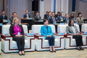 Hong Kong Customs and the Australian Border Force cohosted the two-day Regional Conference on Combating Illicit Cigarette on November 20 and 21. Photo shows the Commissioner of Customs and Excise, Ms Louise Ho (centre), the Illicit Tobacco and E-Cigarette Commissioner in Australia, Ms Erin Dale (right), and superintendent of the Australian Border Force, Ms Jaclyn Terese Jeffery (left), attending the Conference.