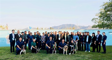 Hong Kong Customs held a Canine, Enforcement and Detection Capacity Building Workshop from November 26 to 29. Thirty-seven representatives from members of the World Customs Organization Asia/Pacific Region were invited to participate in the workshop. Photo shows guests visiting the newly established Regional Dog Training Centre and interacting with customs detector dogs.