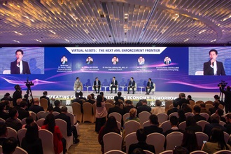 Hong Kong Customs and the Regional Intelligence Liaison Office for Asia and the Pacific today (December 10) hosted a three-day International Forum on Combating Money Laundering and Transnational Organized Crimes. Photo shows representatives of various sectors attending a panel discussion session.