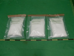 Hong Kong Customs yesterday (January 10) detected a drug trafficking case involving baggage concealment at Hong Kong International Airport and seized about 12 kilograms of suspected ketamine with an estimated market value of about $5.7 million. Photo shows the suspected ketamine seized.